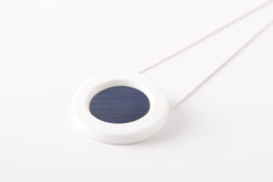 collier bleu nuit pendentif porcelaine marqueterie latelierdublanc