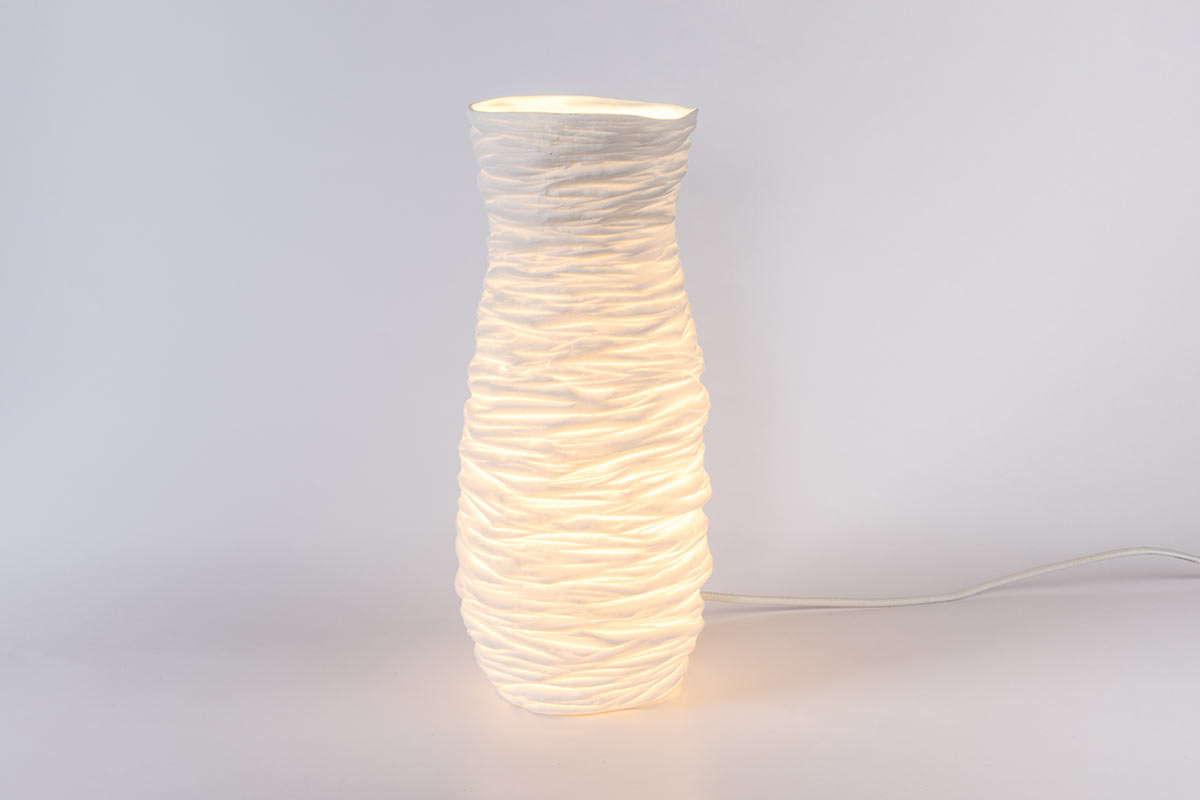 Lampe d'appoint design en porcelaine blanche