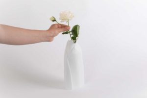 vase haut etroit castanea porcelaine de limoges latelier du blanc