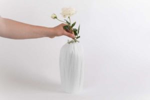 vase haut etroit caulis grand porcelaine de limoges latelier du blanc