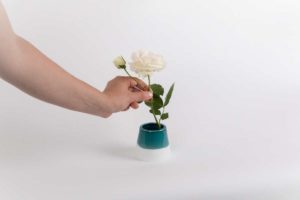 vase scandinave tube s blanc bleu canard porcelaine de limoges latelierdublanc