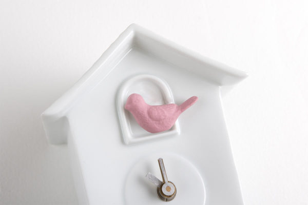 coucou-horloge-pendule-oiseau-rose-porcelaine-de-limoges-atelier-du-blanc