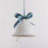 deco-de-noel-fleur-blanche-a-suspendre-porcelaine-de-limoges-l-atelier-du-blanc