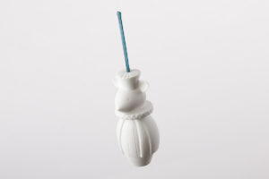 boule-de-noel-collection-porcelaine-de-limoges-conte-casse-noisette-roi-des-rats-noix-krakanut-l-atelier-du-blanc