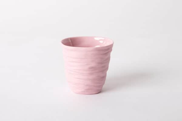 tasse-cafe-plisse-expresso-gobelet-couleur-rose-tendre-porcelaine-de-limoges-l-atelier-du-blanc