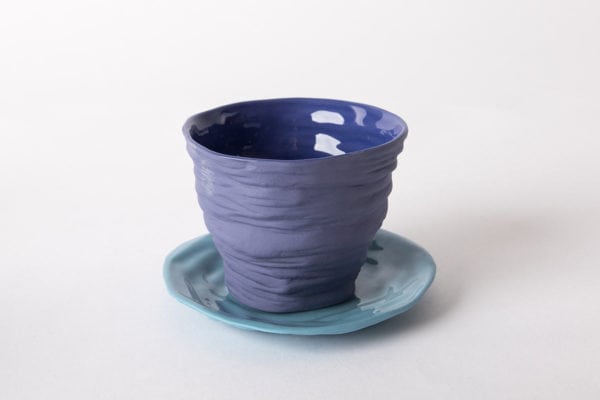 tasse-cafe-violet-soucoupe-bleu-clair-gobelet-porcelaine-de-limoges-l-atelier-du-blanc