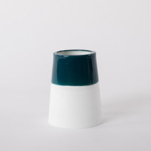 vase-coniques-vert-anglais-bleu-canard-porcelaine-de-limoges-hauteur-18-cm-ceramique-l-atelier-du-blanc