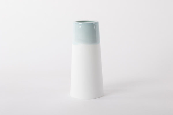 vase-coniques-vert-d-eau-porcelaine-de-limoges-hauteur-18-cm-brillant-l-atelier-du-blanc