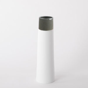 vase-gris-celadon-grande-fleur-conique-scandinave-porcelaine-de-limoges-ceramique-l-atelier-du-blanc