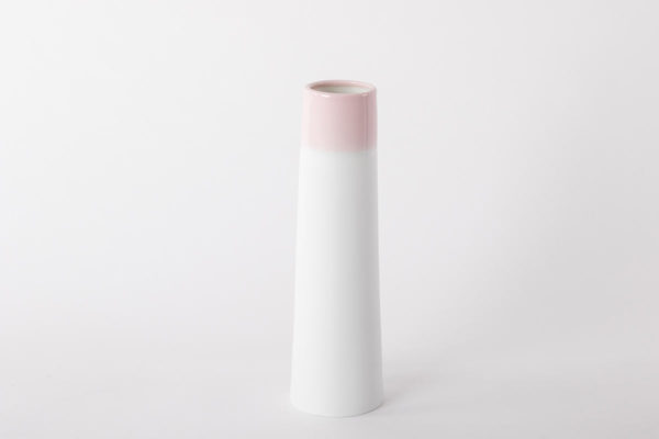 vase-rose-poudre-grande-fleur-conique-scandinave-porcelaine-de-limoges-ceramique-l-atelier-du-blanc