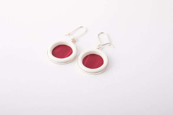 boucles-d-oreilles-pendantes-porcelaine-de-limoges-marqueterie-paille-rose-framboise-l-atelier-du-blanc