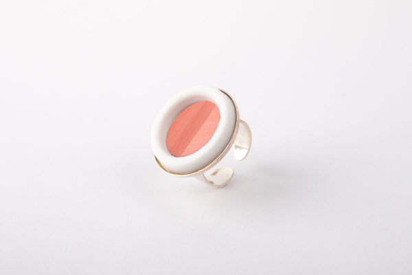 grosse-bague-reglable-ronde-argent-rose-claire-porcelaine-de-limoges-l-atelier-du-blanc
