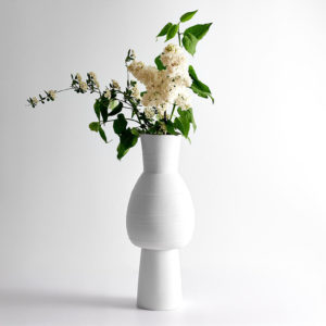 grand-vase-haut-graphique-pour-mettre-des-fleurs-l-atelier-du-blanc-porcelaine-limoges